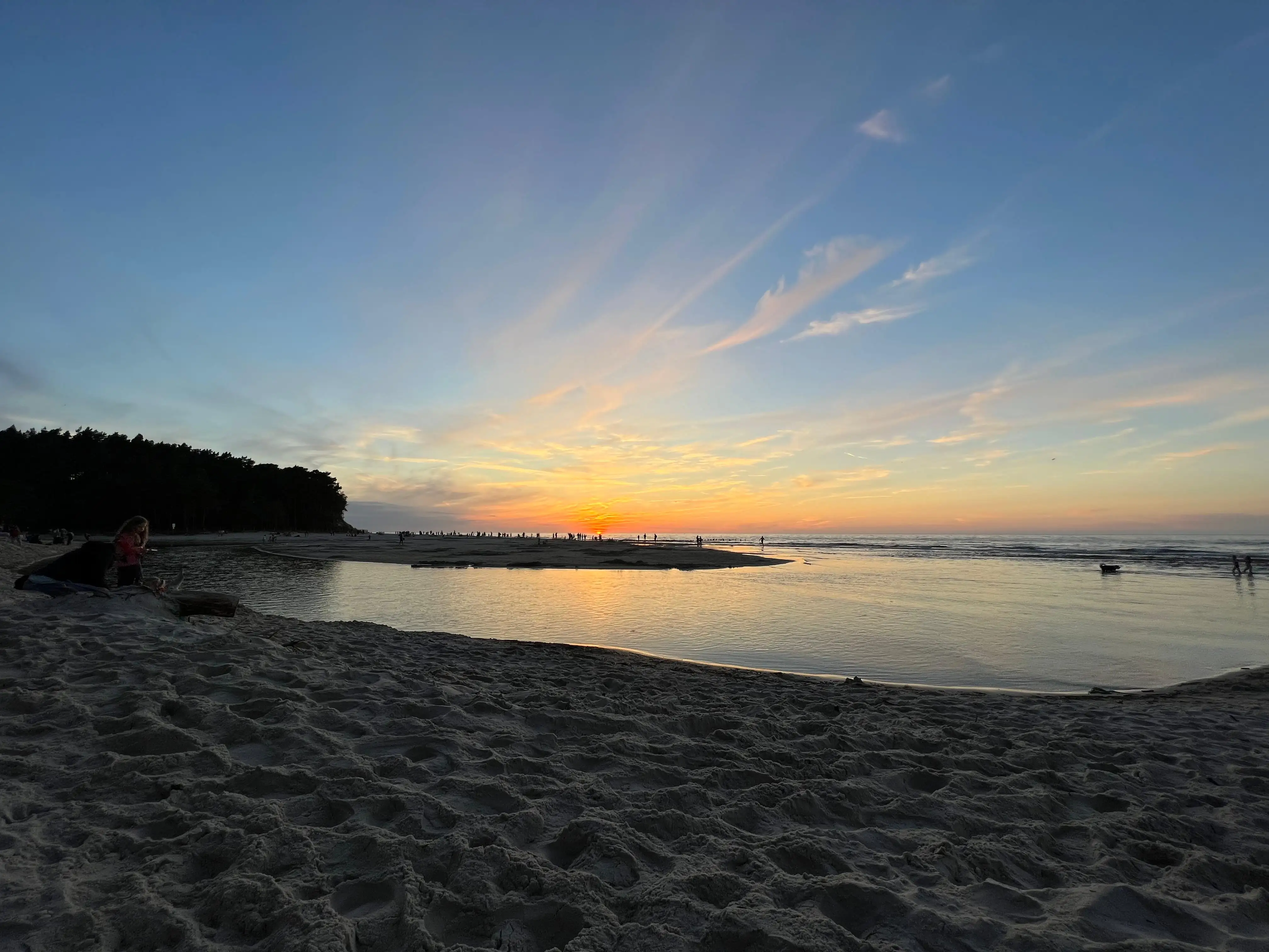 Ujście Piaśnicy przy plaży w Dębkach
